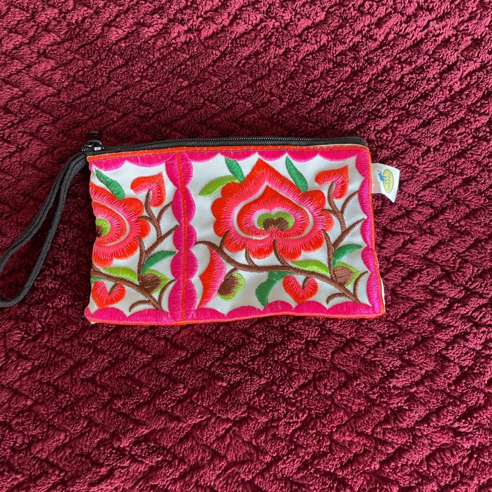 🌺 Embroidered Pouch